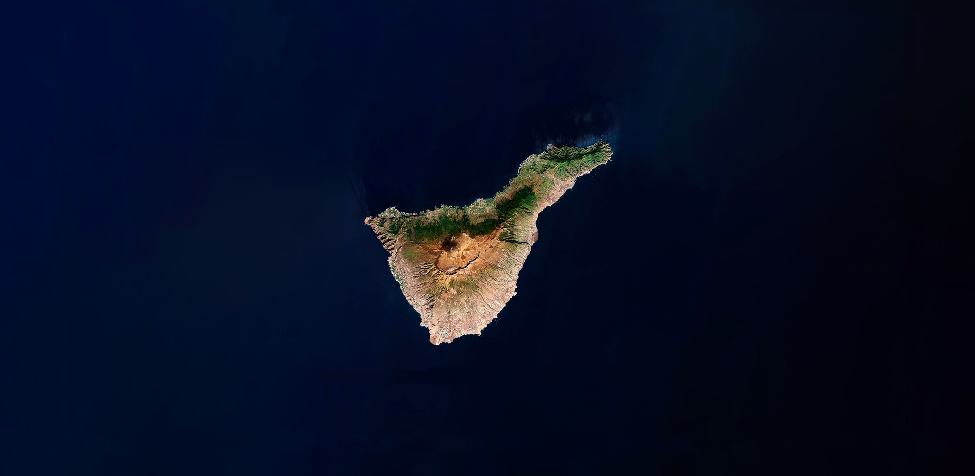 Imagen satelital de la isla de Tenerife en el océano Atlántico.